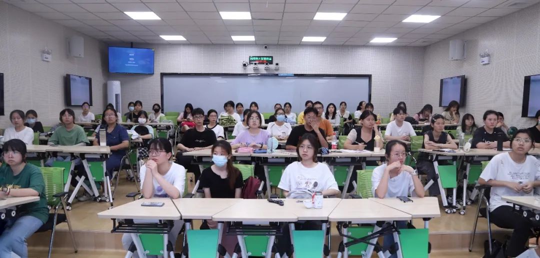 “职”面未来 筑梦前行——学院成功举办职业生涯规划与择业指导讲座